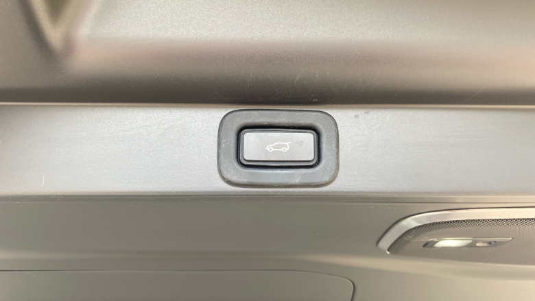 Land Rover Range Rover 4.4 P530 V8 First Edition 4dr Auto Petrol Estate